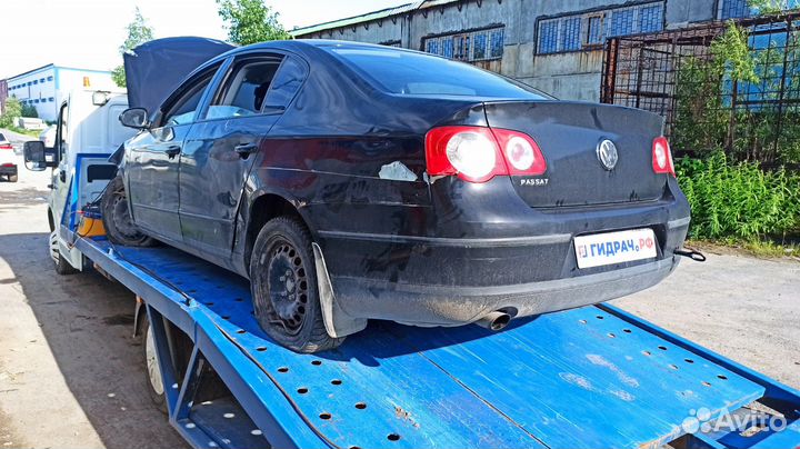 Лента крепления бензобака левая Volkswagen Passat B6 3C0201653B