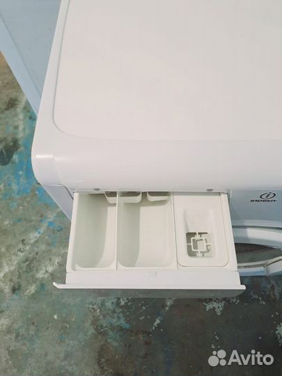 Indesit wiun 82 4kg узкая 33см доставка