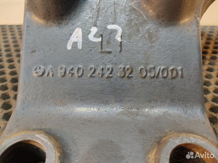 9402423205 Кронштейн опоры двигателя левый