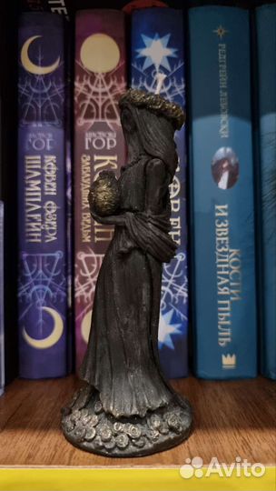 Свеча ручной работы дева Мария