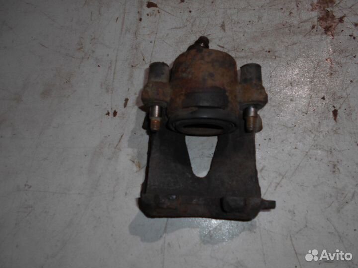 Суппорт передний левый VW Polo