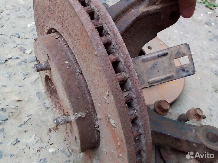 Ступицы с цапфой, с тормозными дисками