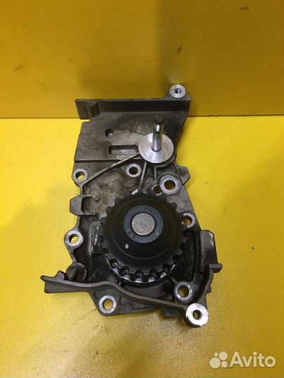 Помпа водяная Renault Logan 2004-2015