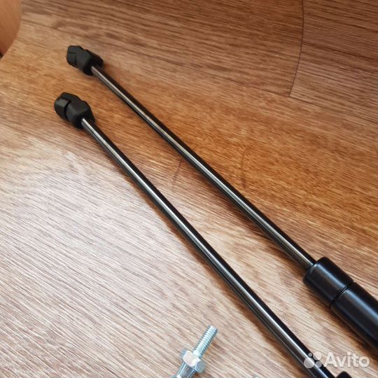 Упоры капота Octavia A7 Октавия А7