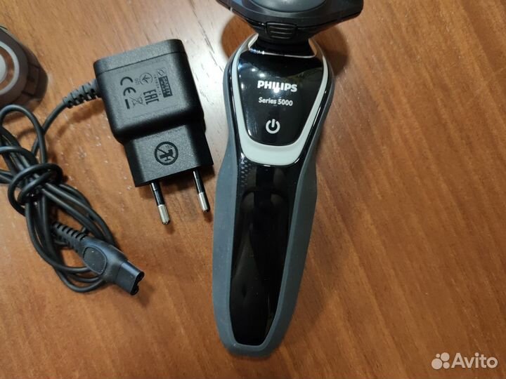 Бритва электрическая philips почти новая