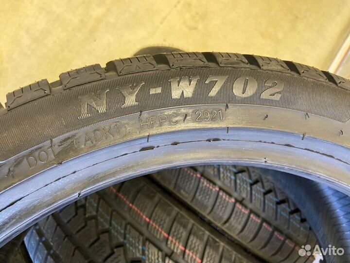 ONYX NY-W702 225/40 R18 92H