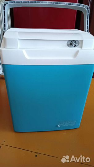 Автомобильный термоконтейнер(холодильник)