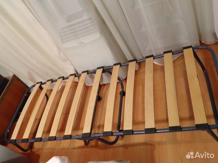 Кровать раскладушка с ламелиями и матрасом