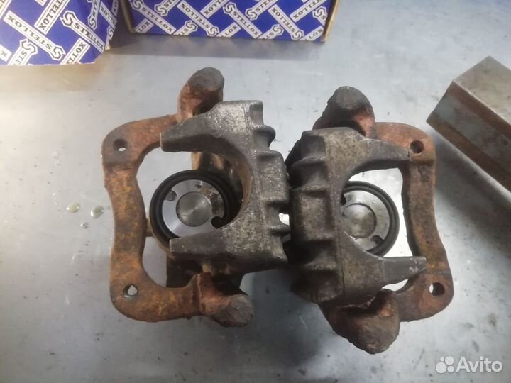 Задней правый суппорт audi A3 (8L1) / VW golf IV/b