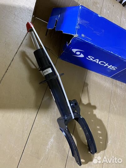 Амортизатор VW Touareg передий левый. Sachs