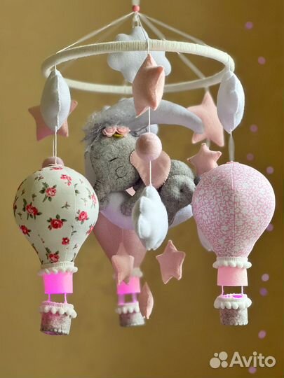 Мобиль в кроватку из фетра