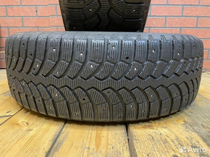 Bridgestone Blizzak Spike-01 235/65 R17 108T