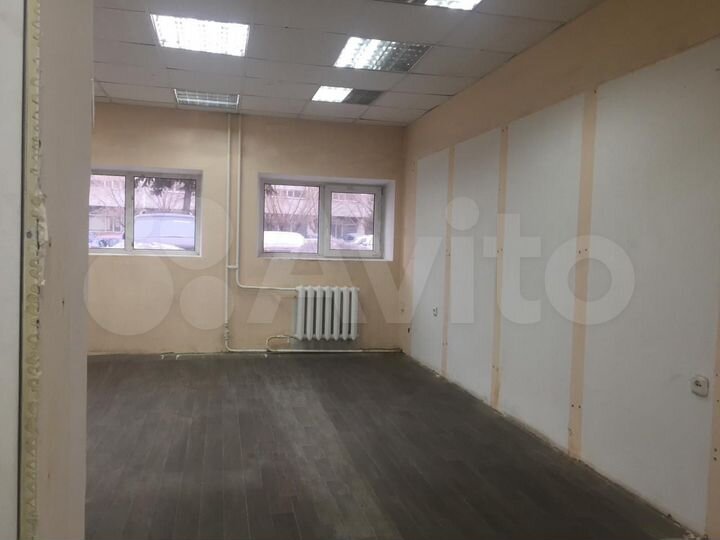 На строительном рынке торговое место 20.2 м²