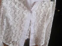 Красивая белая блузка с узорами