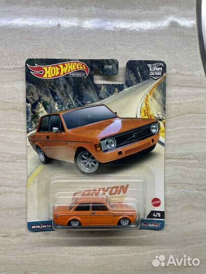 Hot wheels premium volvo 142 gl