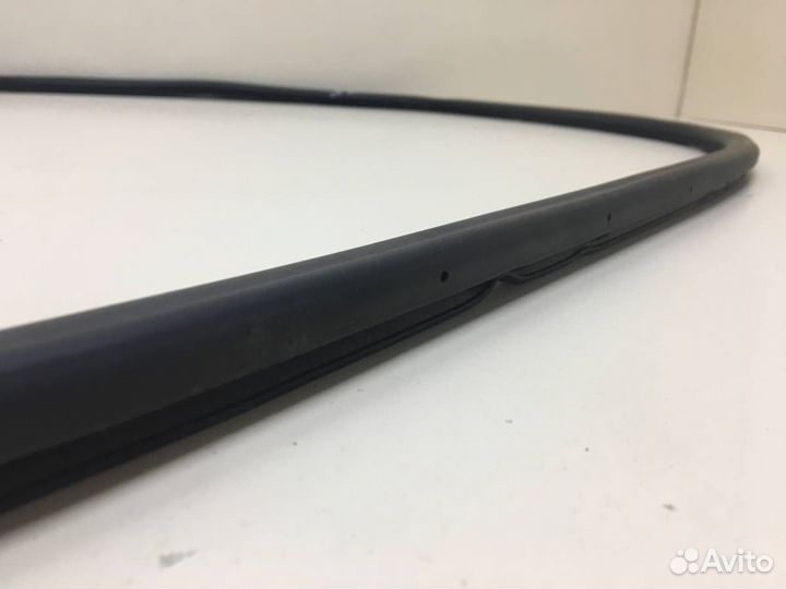 Уплотнитель проема двери задней левой Lexus RX 350