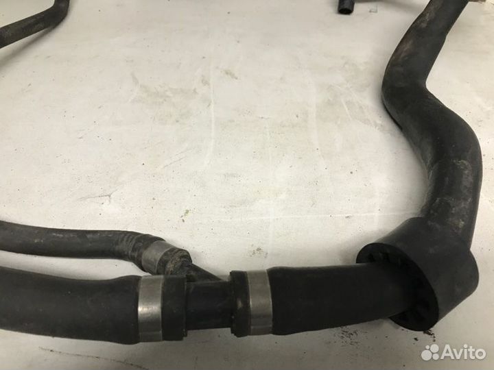 Патрубок системы охлаждения Mercedes-Benz E-Class