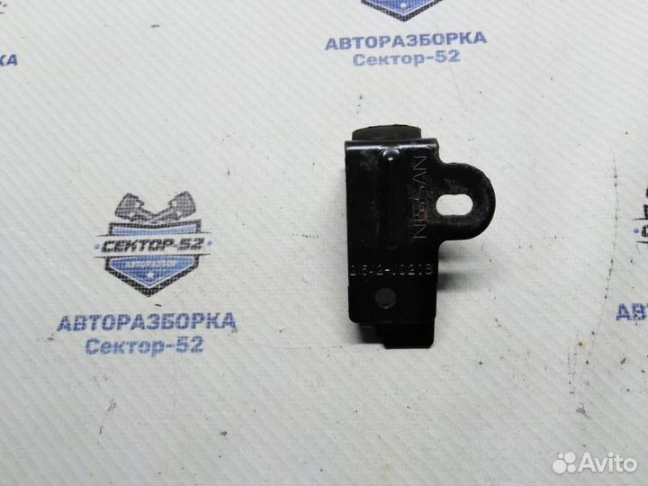 Кронштейн радиатора Nissan Qashqai J10