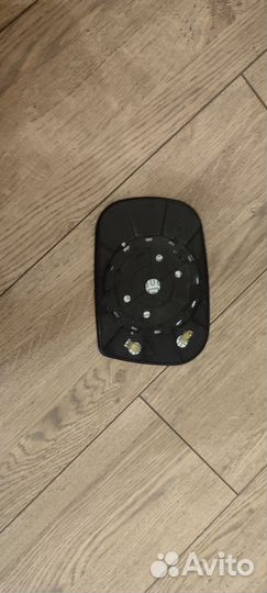 Продам правый зеркальный элемент на Ниву Шевроле