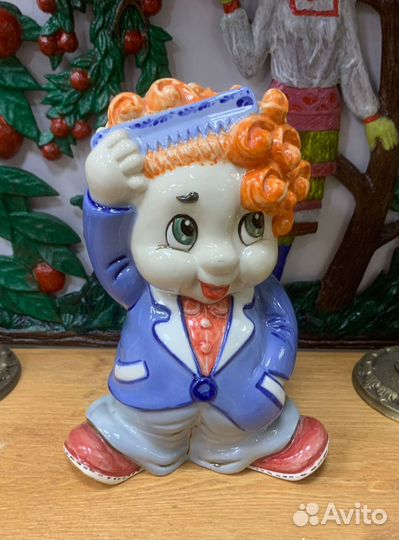 Фарфоровая статуэтка Маленький модник