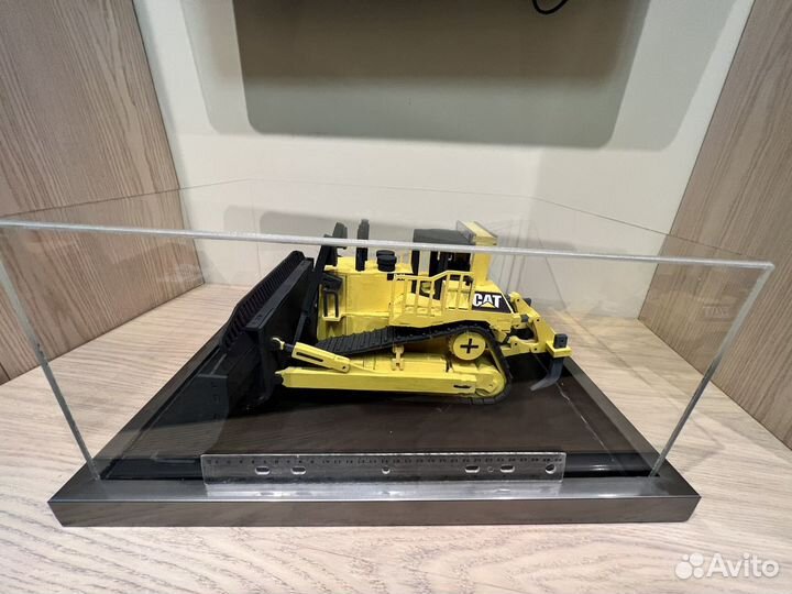 Масштабная модель гусеничного бульдозера Cat