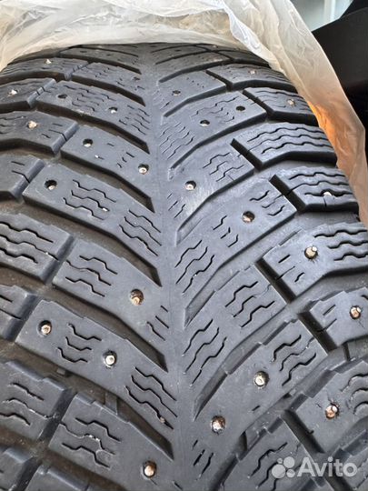 Michelin X-Ice North 4 215/60 R16