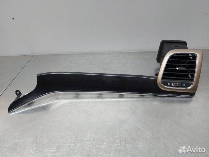 Накладка торпедо передняя правая Jeep Grand