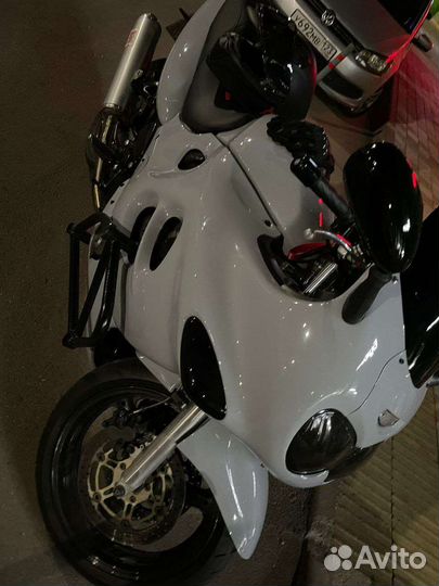 Спорт турист Suzuki GSX750 F после детейлинга