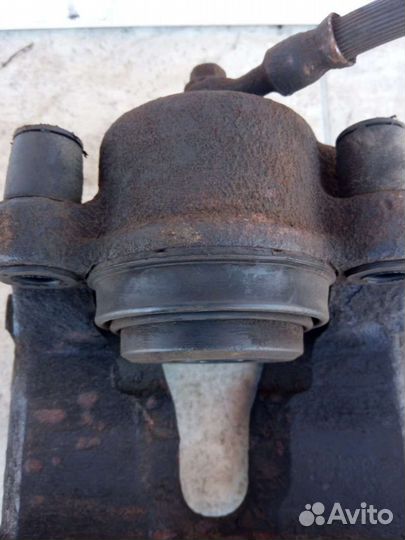 Суппорт тормозной передний правый Opel Astra G