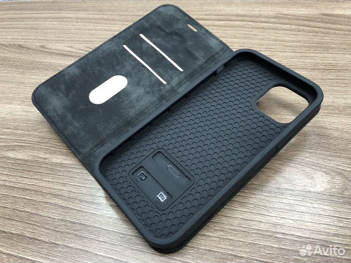 Чехол на iPhone 12