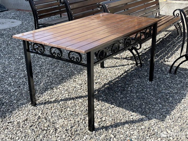 Стол и скамейки