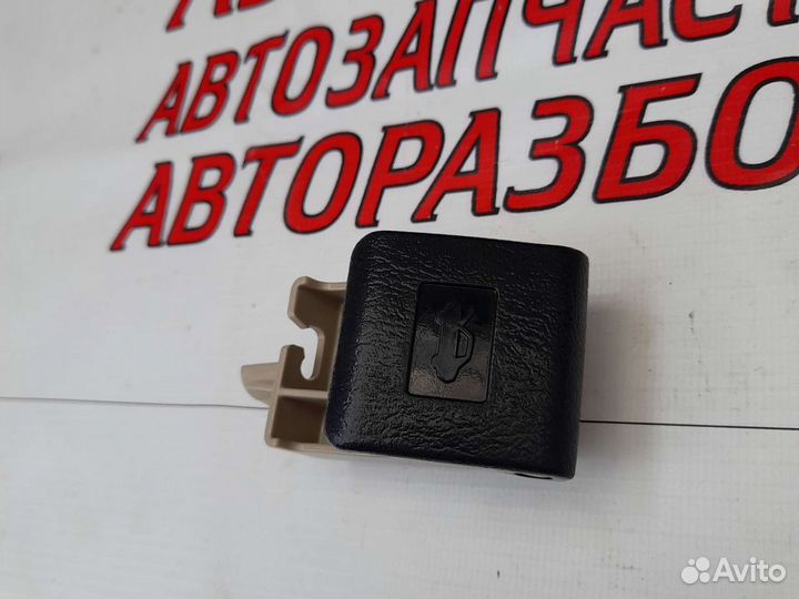 Кнопка открывания капота Тойота Рав 4 50 18-22
