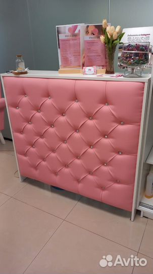 Стойка ресепшн