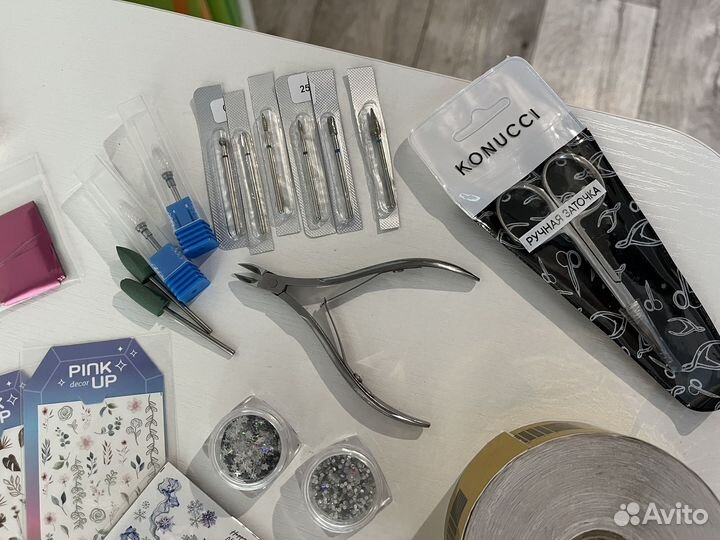 Огромный набор для мастера маникюра
