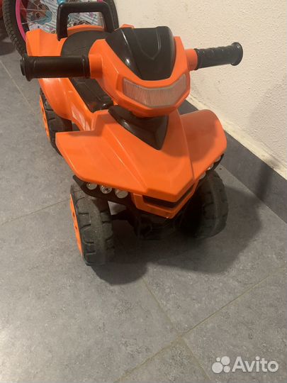 Машинка толокар