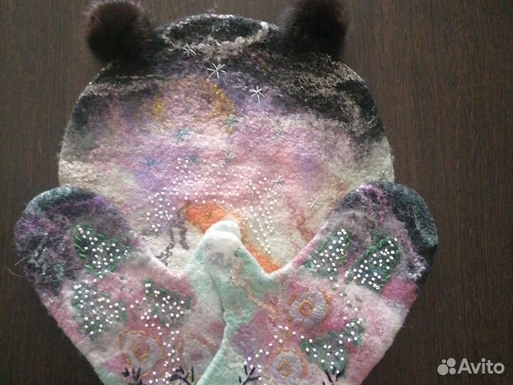 Комплект из валяной шерсти : шапка и варежки