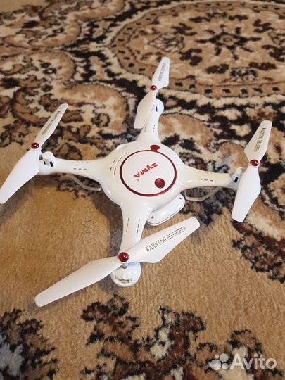 Квадрокоптер с камерой Syma X5UW-D