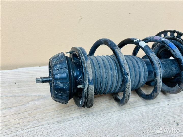 Амортизатор передний правый Hyundai Solaris 1