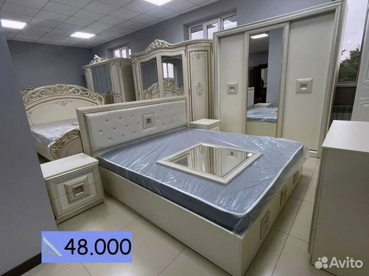 Спальные гарнитуры