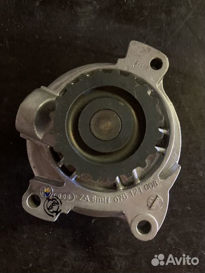 Помпа водяная VolksWagen Crafter