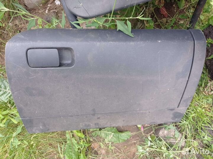 Volkswagen polo седан бардачок