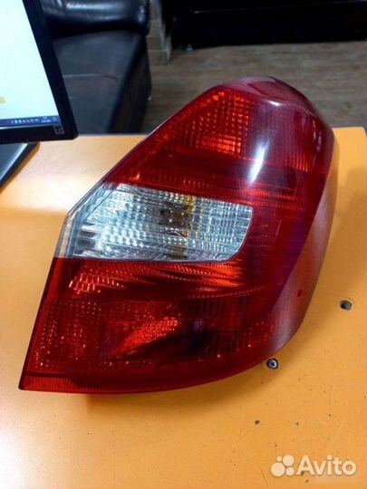 Фонарь правый Skoda Fabia 2