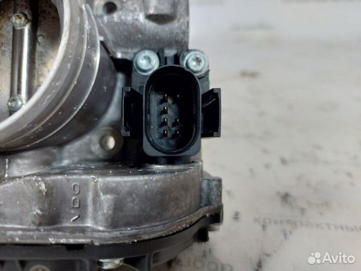 Дроссельная заслонка Volkswagen Golf 4 1.6 AKL