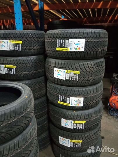 Roadmarch Winter XPro 888 245/40 R18