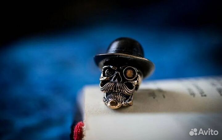 Бусина Темляк Брелок Джентльмен Зомби Череп Шерлок