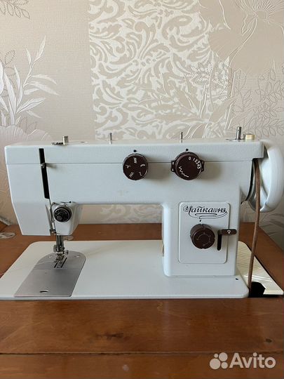 Швейная машинка чайка 143