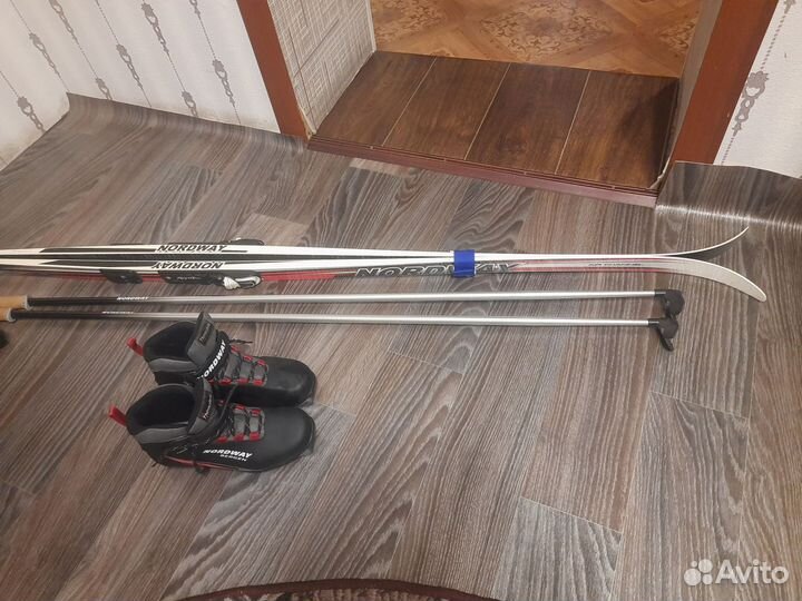 Лыжные ботинки, лыжи, палки