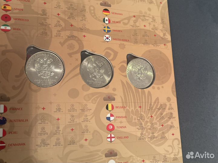 Колекционный альбом 100р купюра и монеты