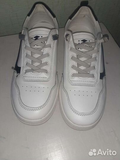 Кроссовки женские