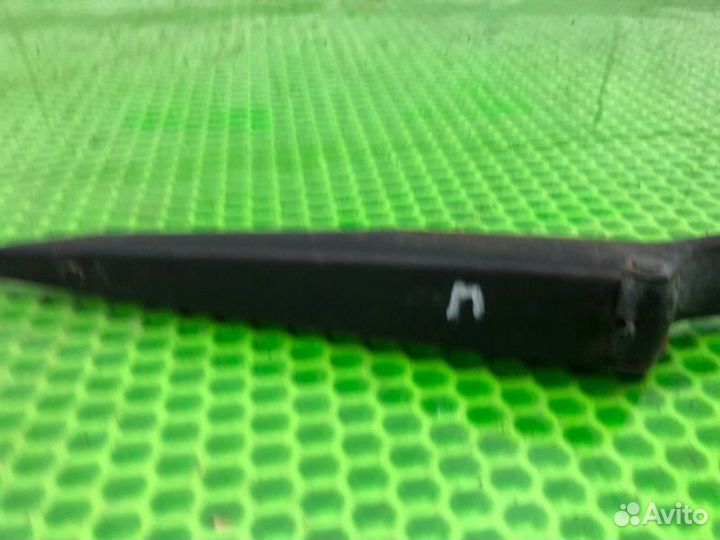 Поводок дворника передний правый LADA Kalina